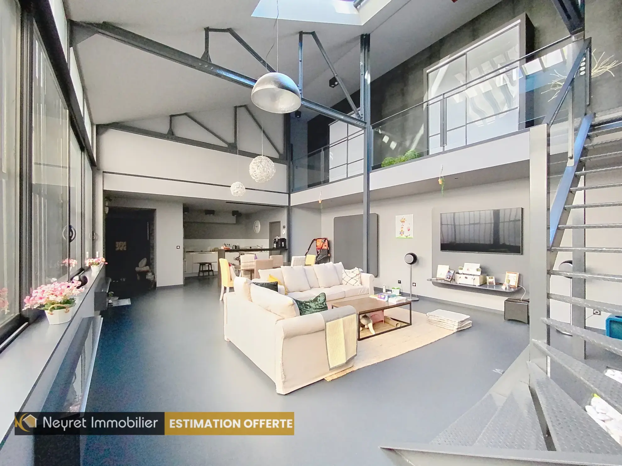 Loft de 161 m² avec terrasse à Saint-Étienne - Spacieux et lumineux 
