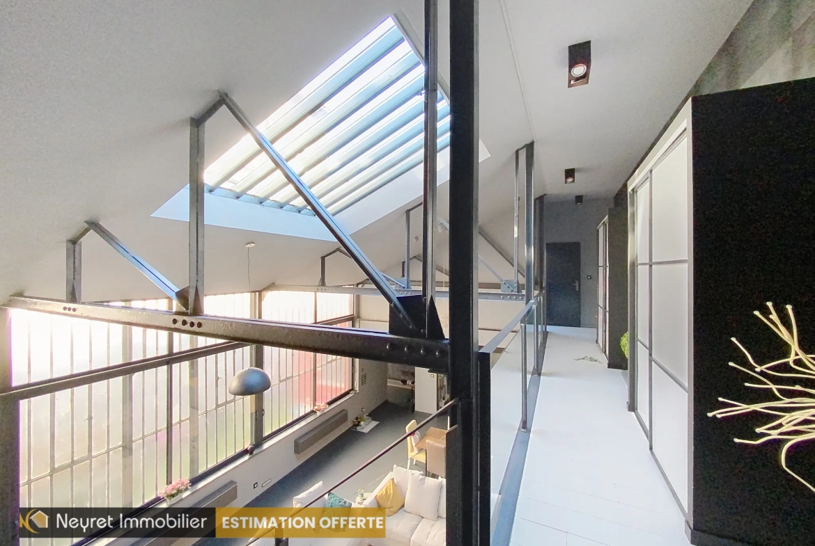 Loft de 161 m² avec terrasse à Saint-Étienne - Spacieux et lumineux 