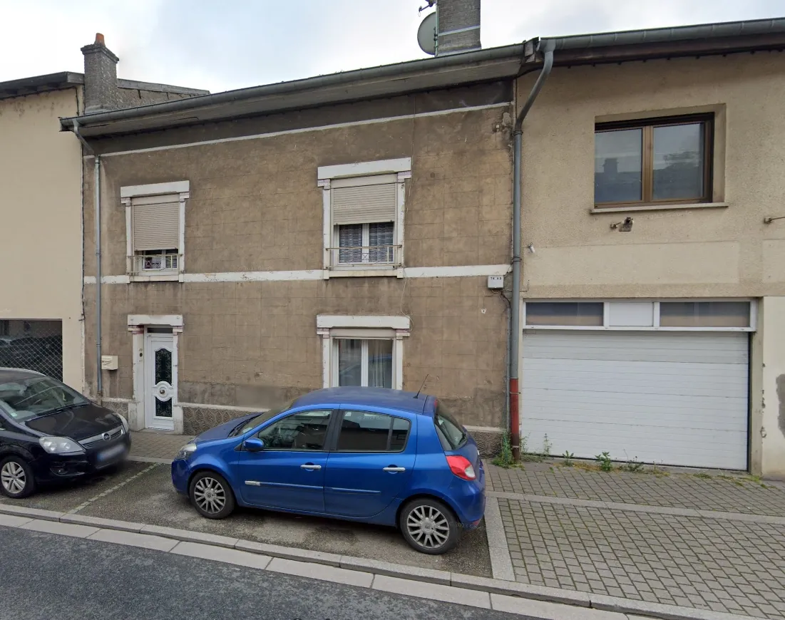 Grande maison de ville T5 à Neuves-Maisons avec terrasse et cave 