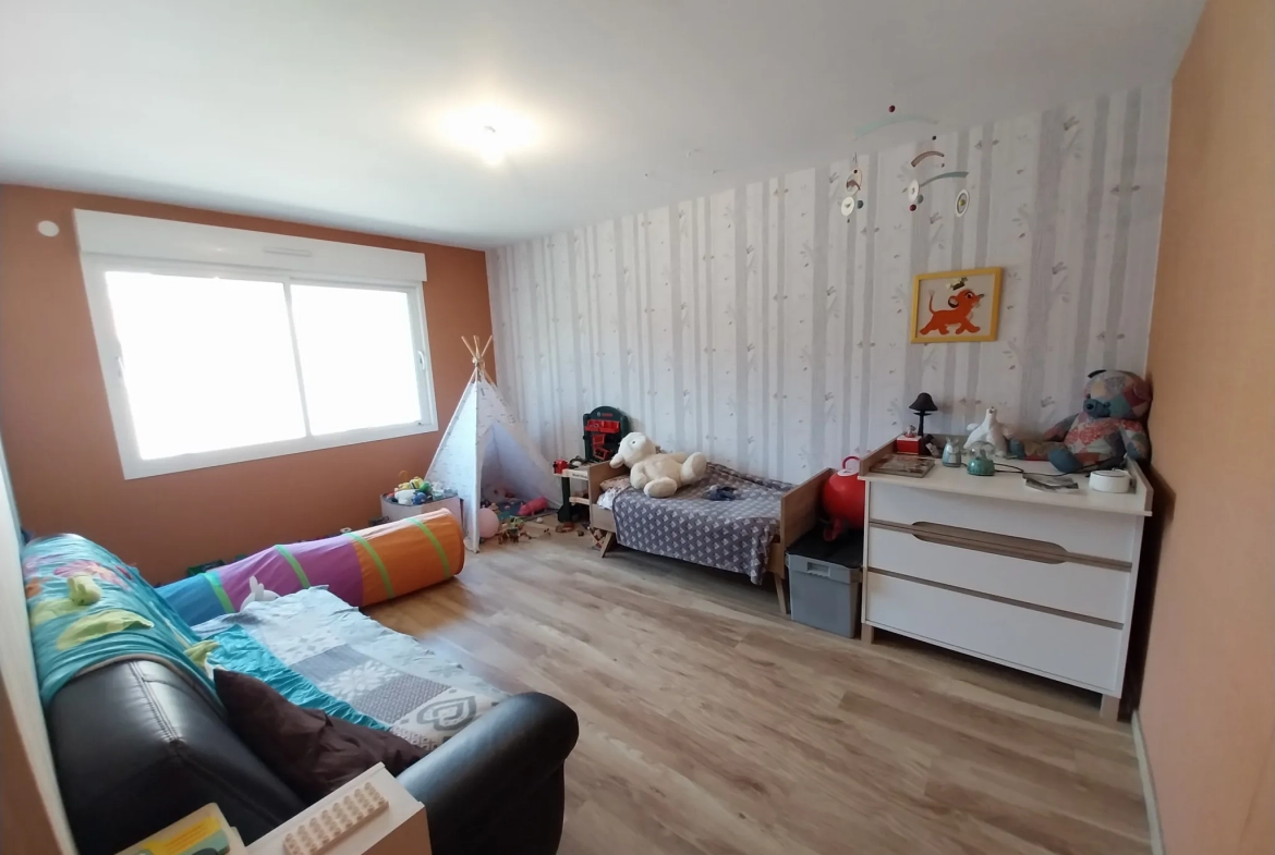 Maison récente de plain-pied à Oriocourt, adaptée PMR, 148 m² avec jardin piscinable 