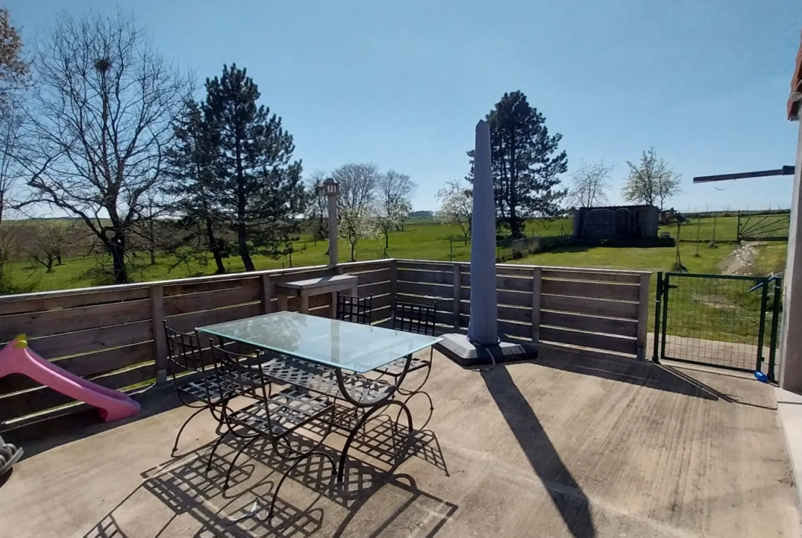 Maison récente de plain-pied à Oriocourt, adaptée PMR, 148 m² avec jardin piscinable 