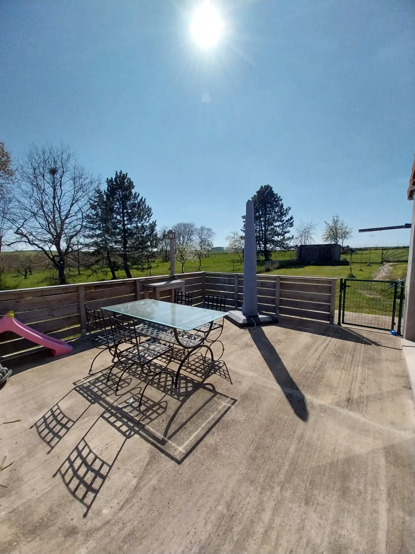 Maison récente de plain-pied à Oriocourt, adaptée PMR, 148 m² avec jardin piscinable 