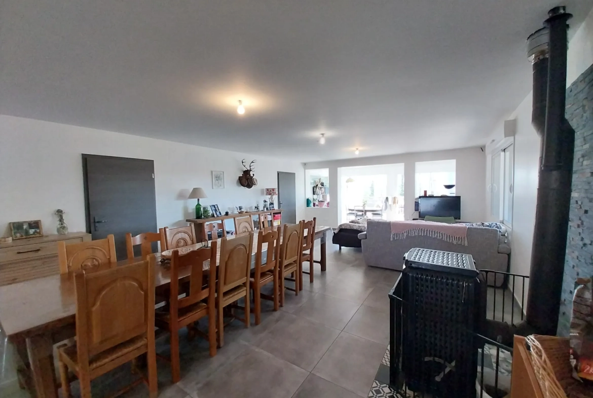Maison récente de plain-pied à Oriocourt, adaptée PMR, 148 m² avec jardin piscinable 