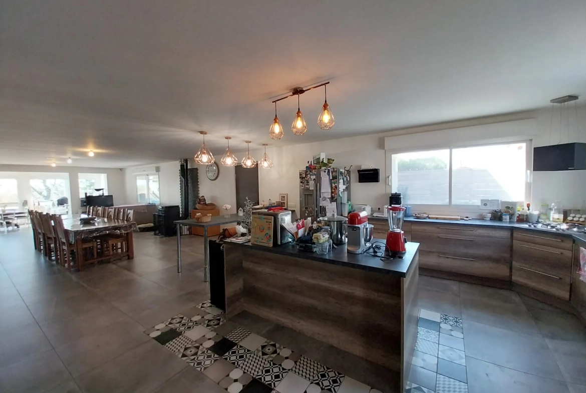 Maison récente de plain-pied à Oriocourt, adaptée PMR, 148 m² avec jardin piscinable 