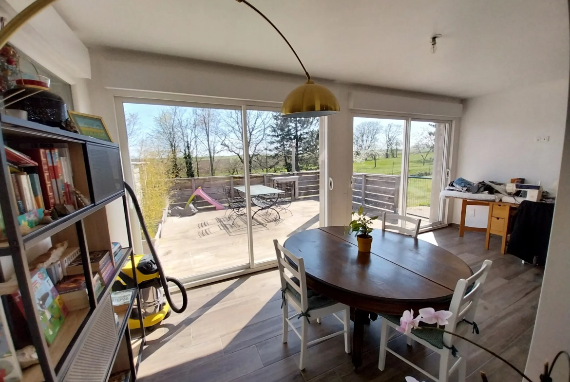 Maison récente de plain-pied à Oriocourt, adaptée PMR, 148 m² avec jardin piscinable 