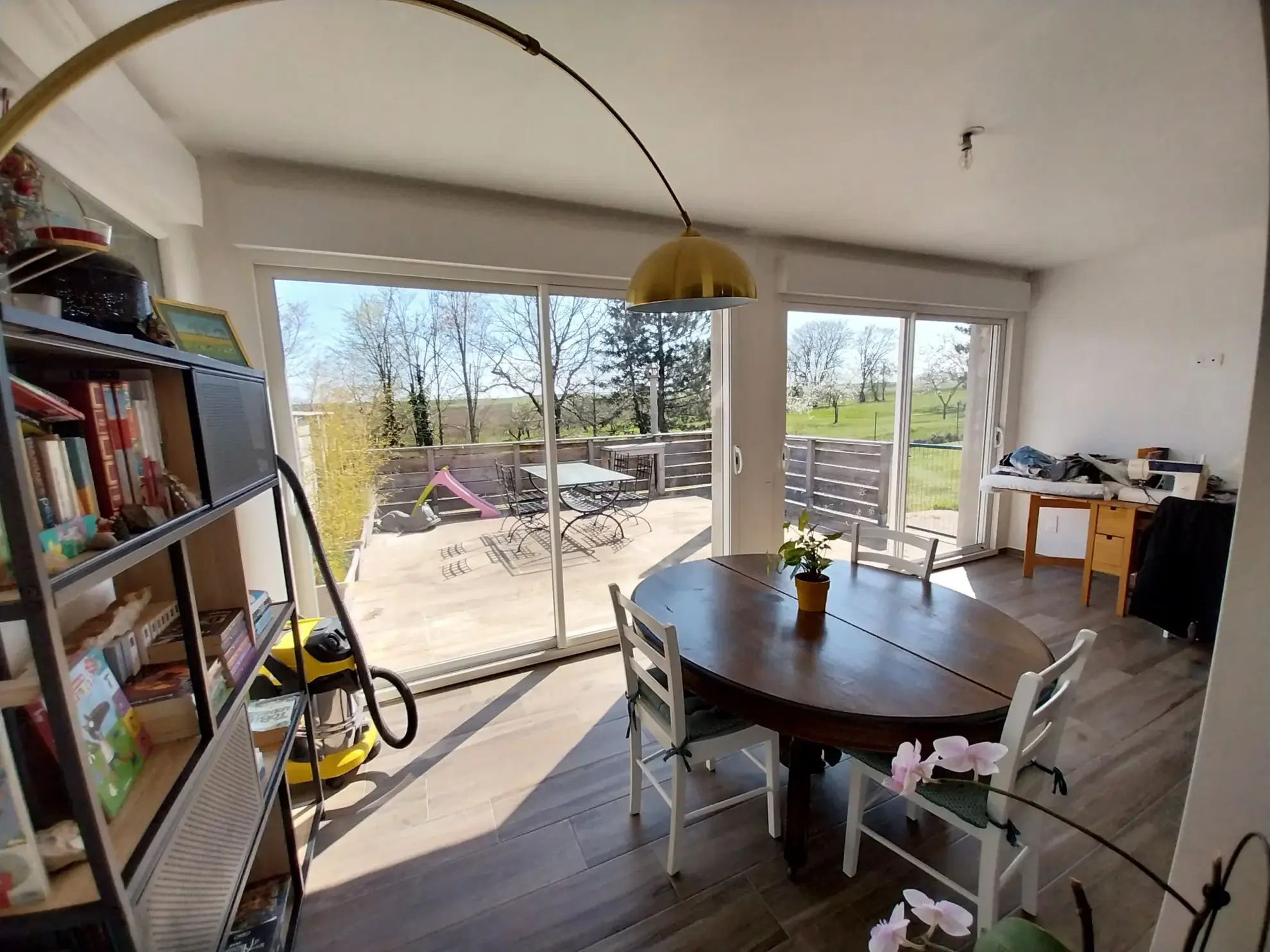 Maison récente de plain-pied à Oriocourt, adaptée PMR, 148 m² avec jardin piscinable 