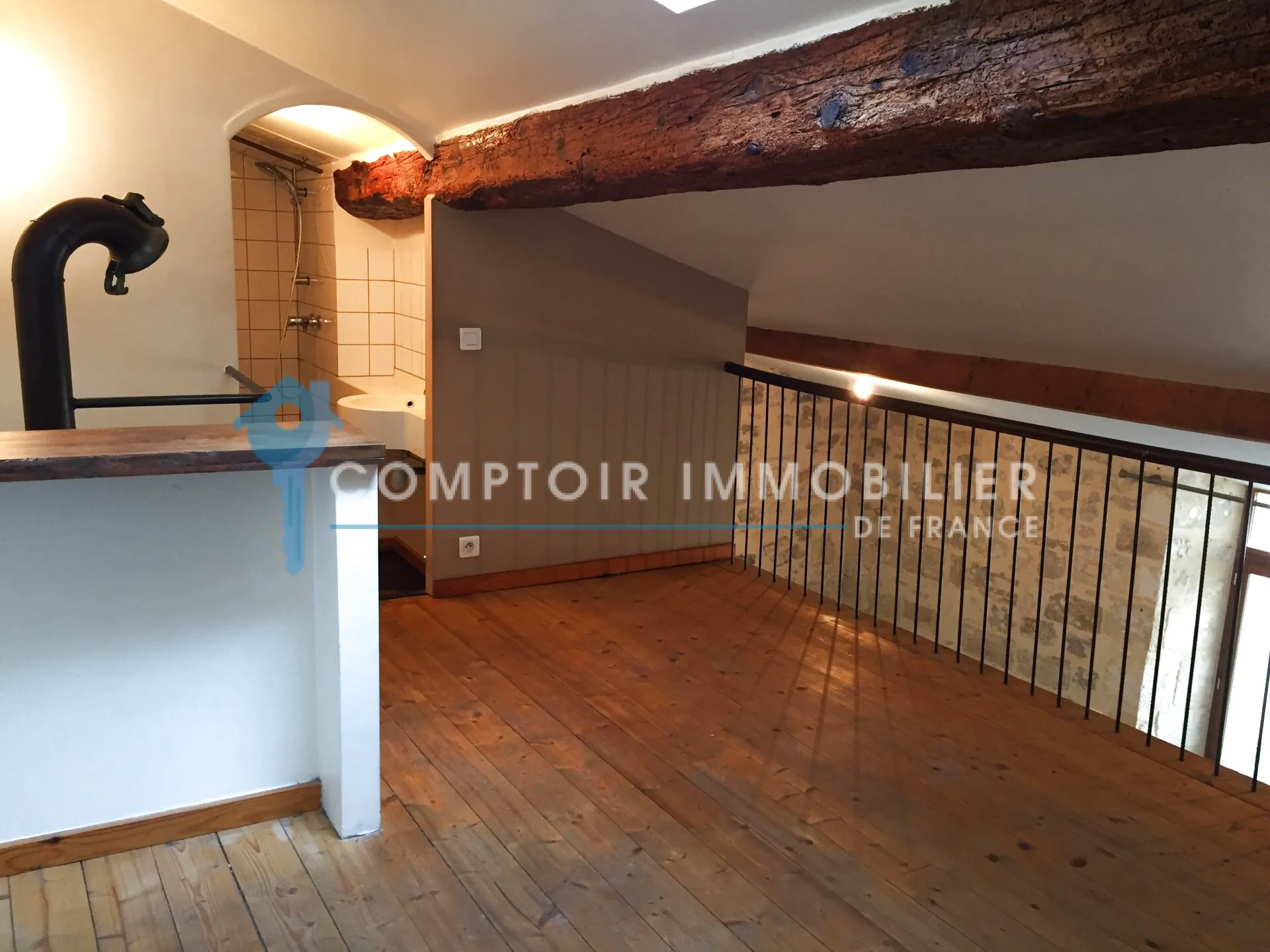 Immeuble de rapport à vendre à Beaucaire avec 4 appartements et 2 garages - Opportunité d'investissement 