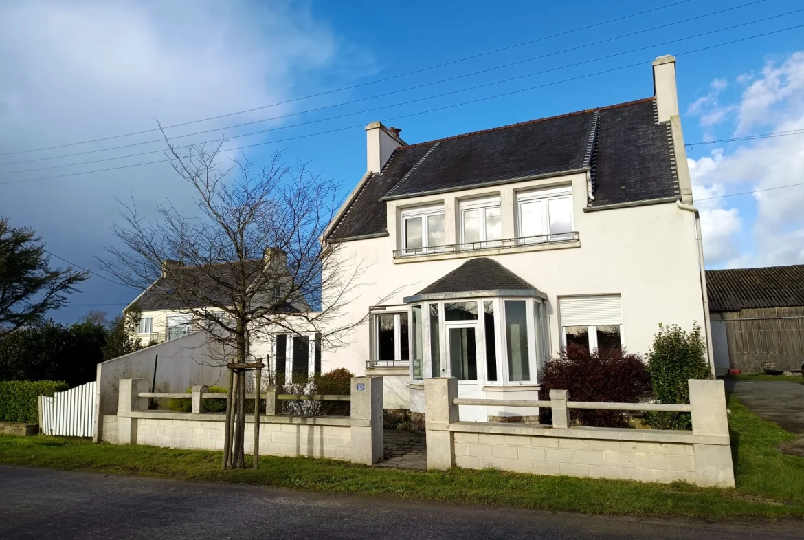 Ensemble immobilier de deux maisons à Lanhouarneau proche Lesneven 