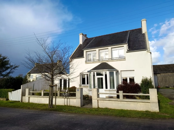 Ensemble immobilier de deux maisons à Lanhouarneau proche Lesneven