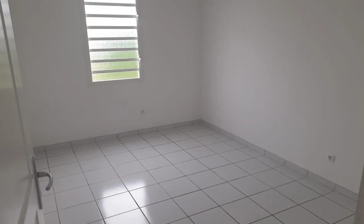 Appartement T3 à Le Lamentin, investissement locatif, 61 m², terrasse, parking 