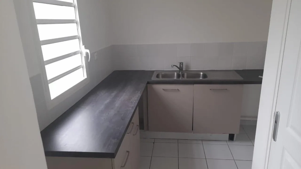 Appartement T3 à Le Lamentin, investissement locatif, 61 m², terrasse, parking