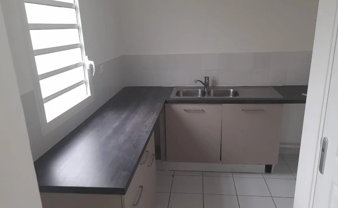 Appartement T3 à Le Lamentin, investissement locatif, 61 m², terrasse, parking 