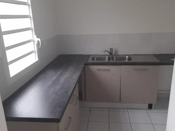 Appartement T3 à Le Lamentin, investissement locatif, 61 m², terrasse, parking