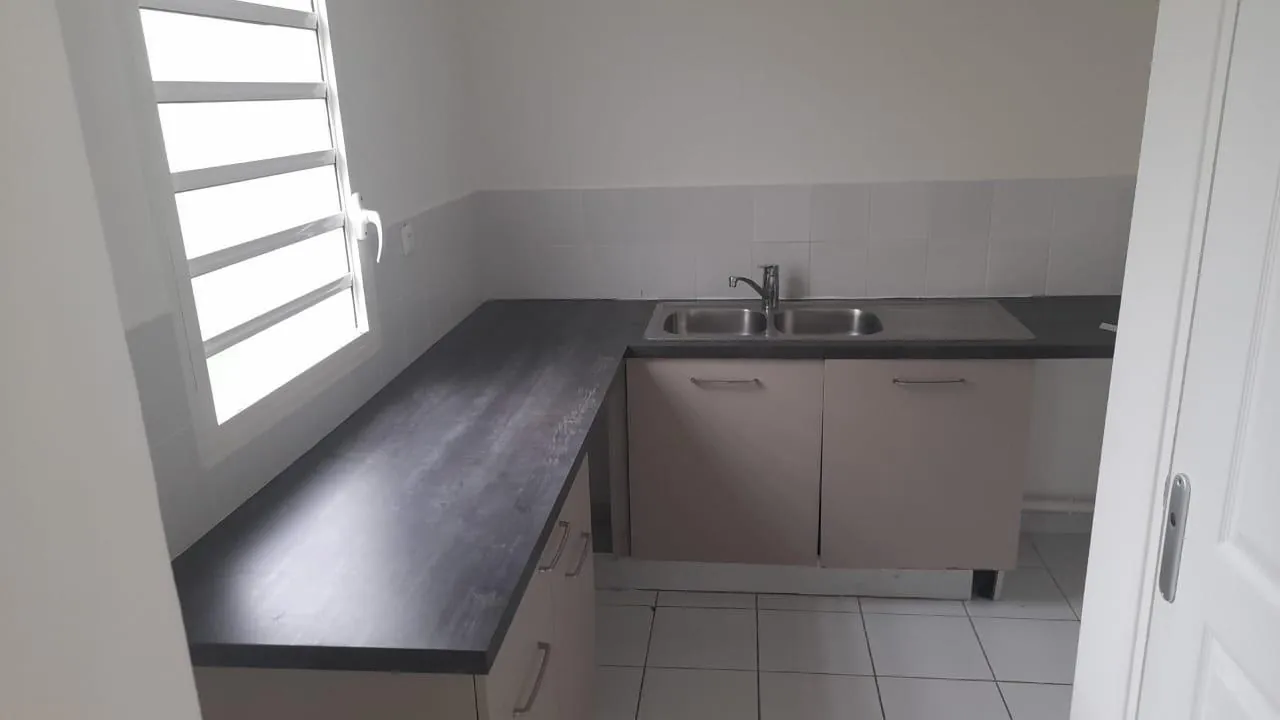 Appartement T3 à Le Lamentin, investissement locatif, 61 m², terrasse, parking 