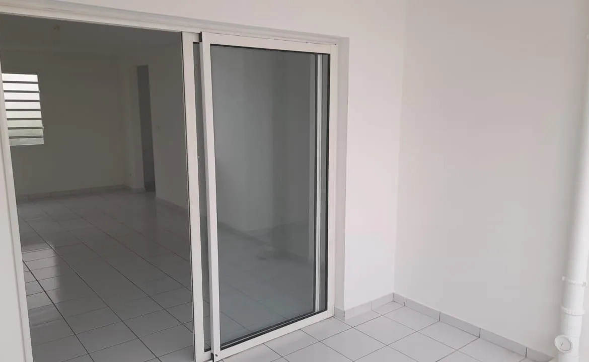 Appartement T3 à Le Lamentin, investissement locatif, 61 m², terrasse, parking 