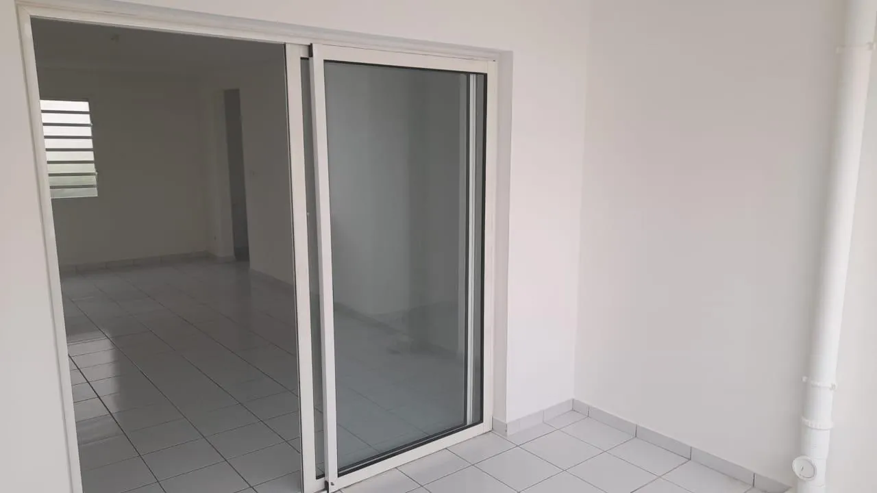 Appartement T3 à Le Lamentin, investissement locatif, 61 m², terrasse, parking 