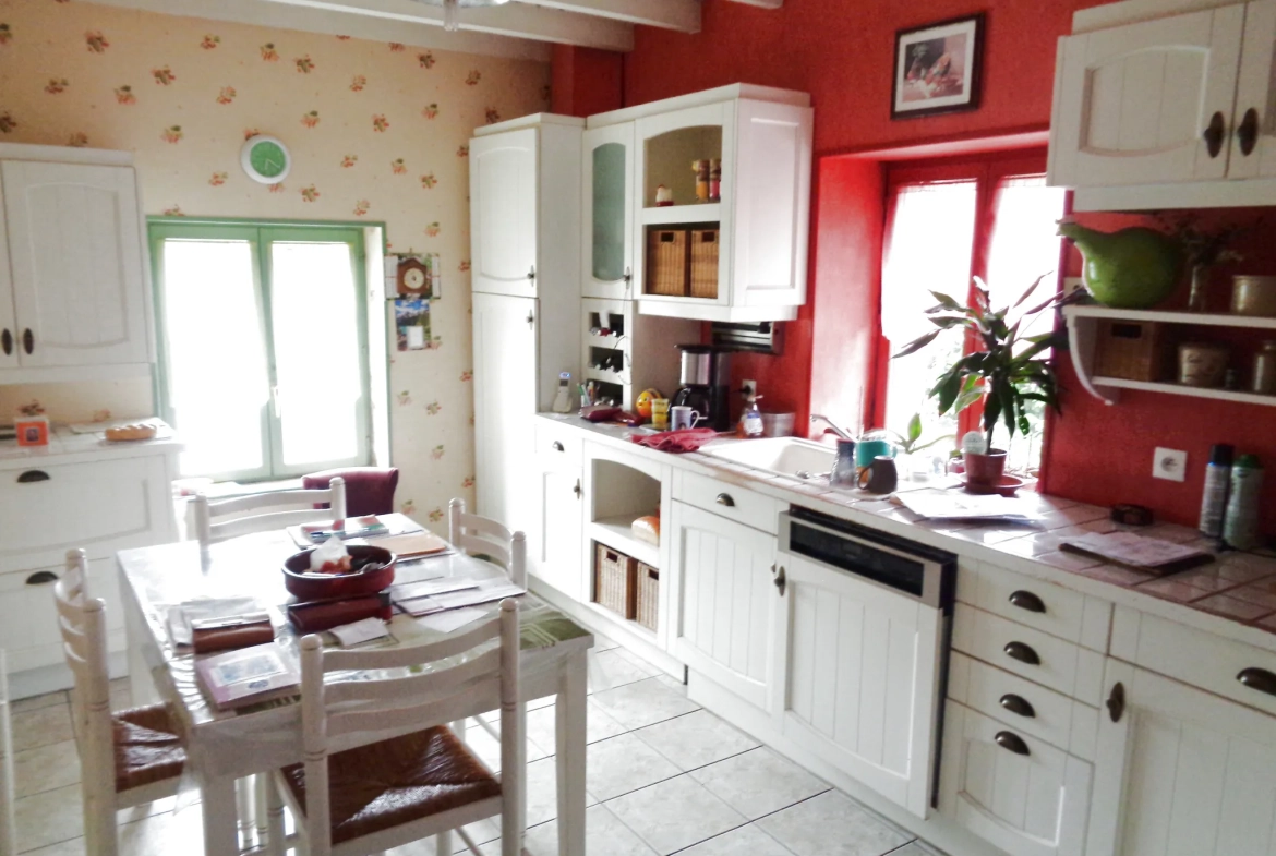 À vendre maison 140 m² avec dépendances et grand terrain à Nolay 