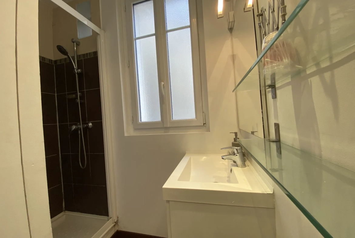 Appartement 2 pièces de 31,67 m² à Montreuil, proximité RER et lignes de métro 