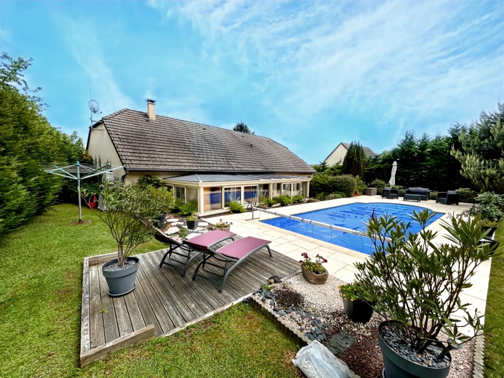Vente maison plain-pied avec piscine à Egletons en Corrèze