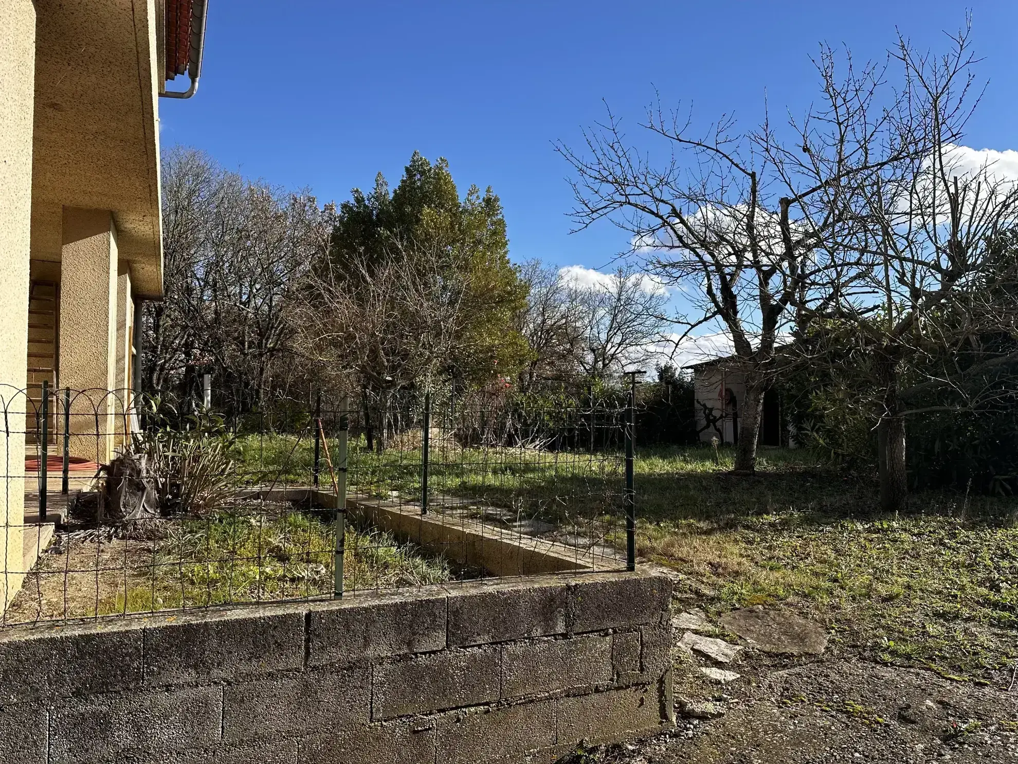 Belle maison 4 chambres avec garage et jardin à Pezens près de Carcassonne 