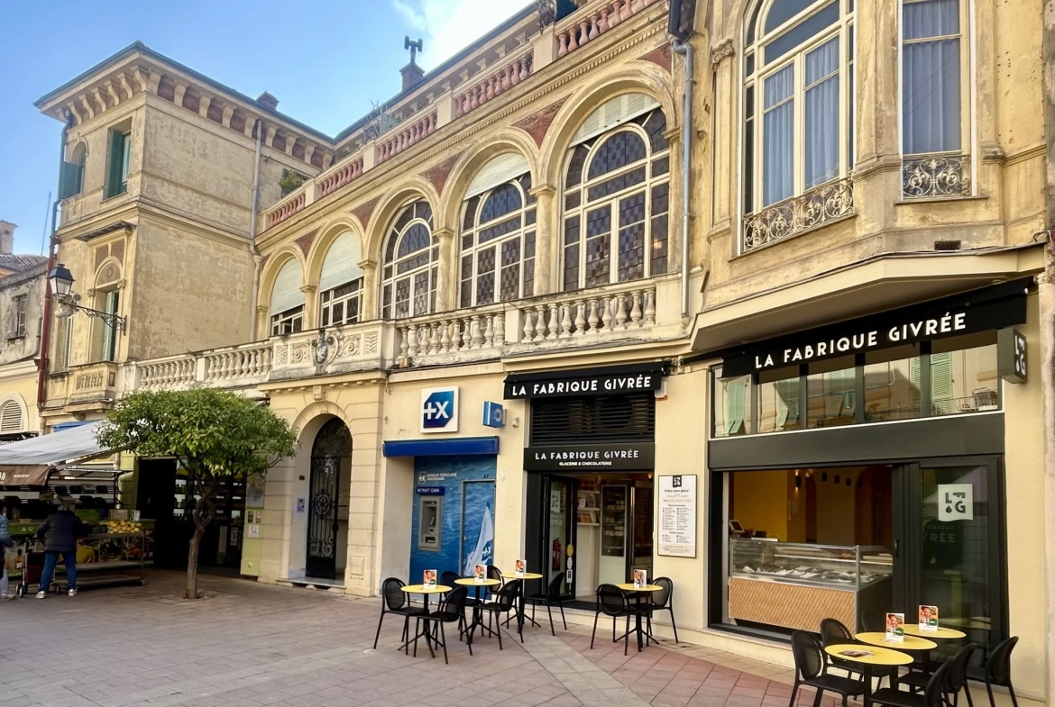 Investissement saisonnier à Menton : studio de 60 m² dans zone piétonne à 50 m de la mer 
