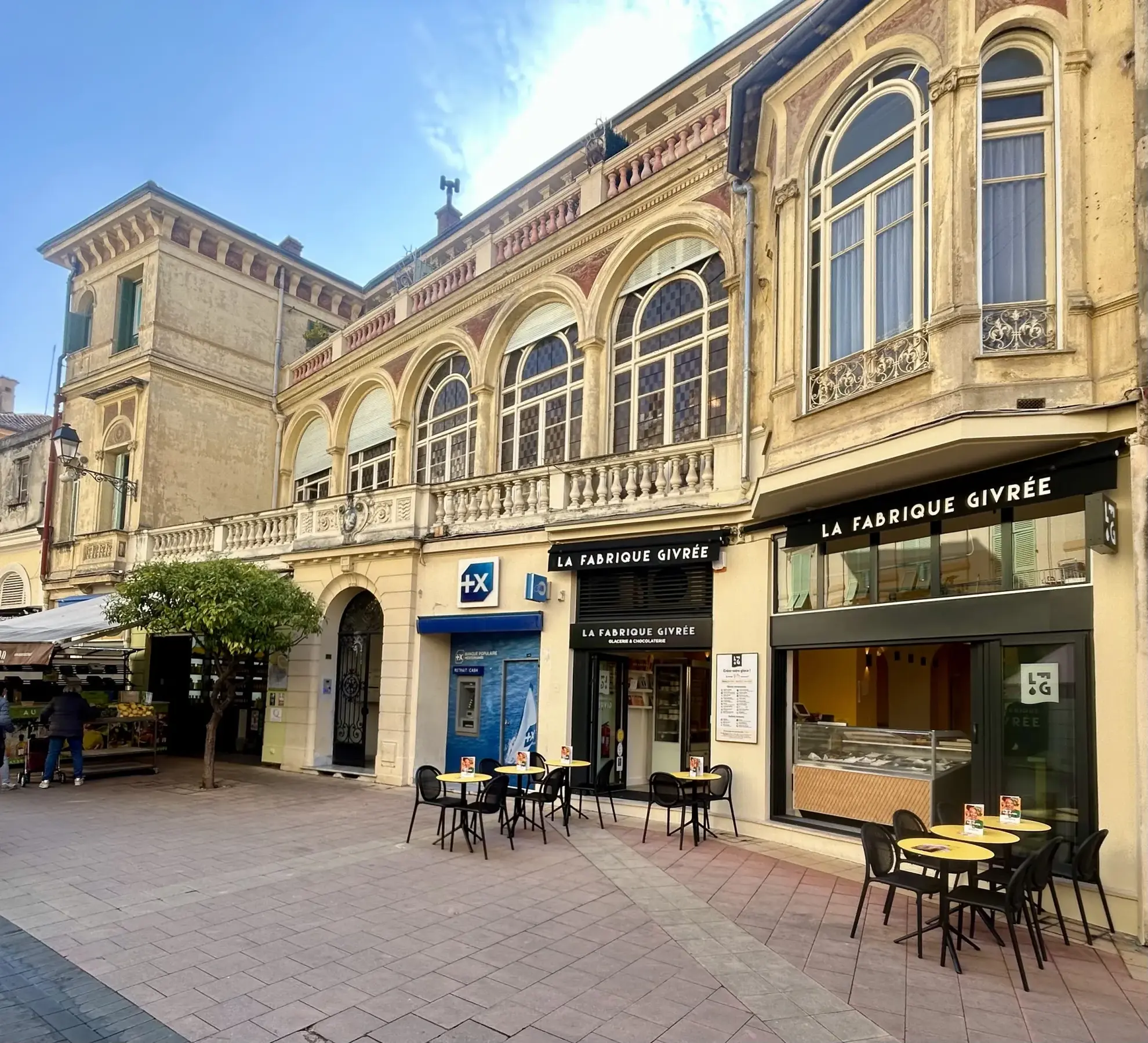 Investissement saisonnier à Menton : studio de 60 m² dans zone piétonne à 50 m de la mer 