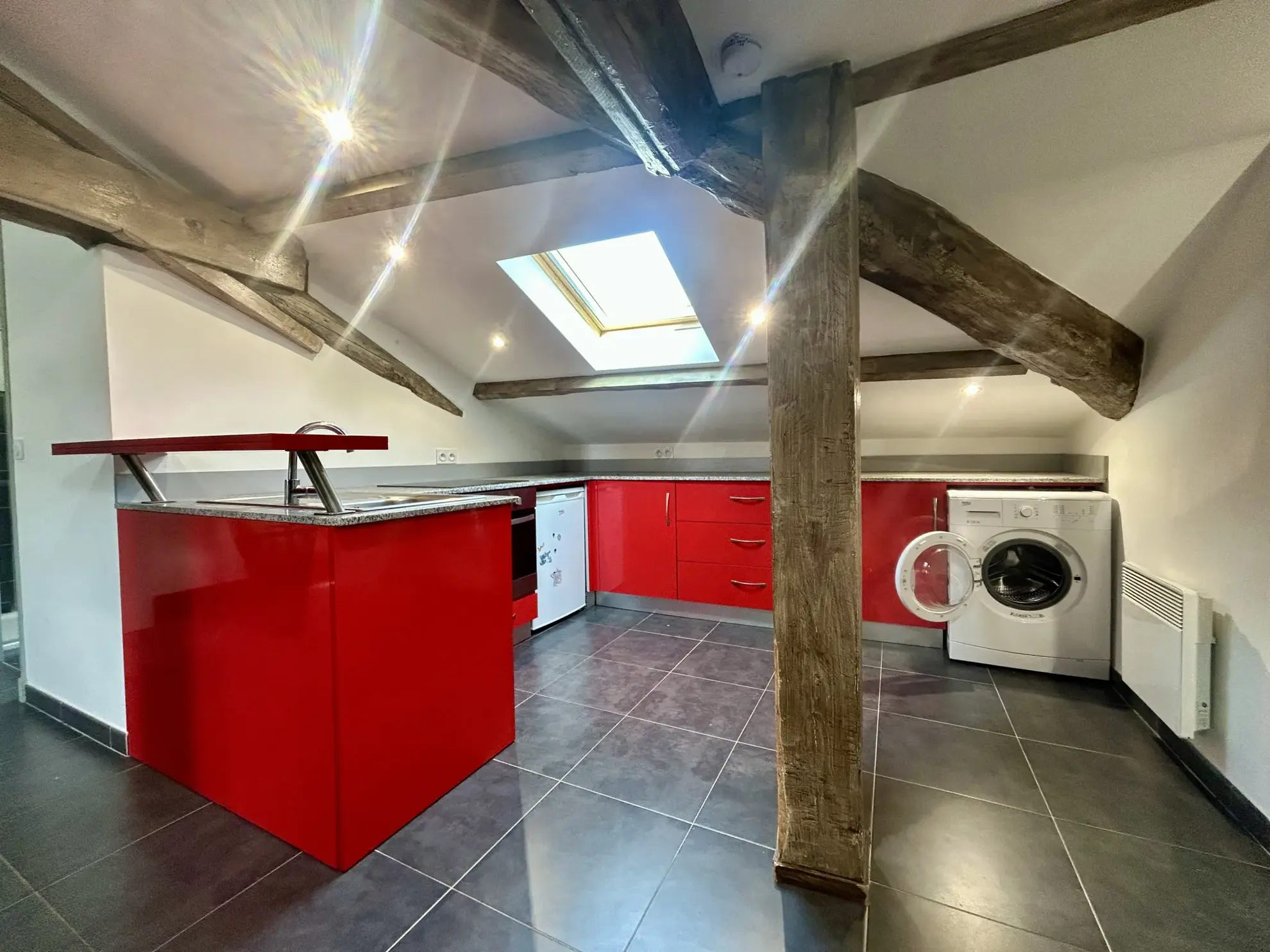 Investissement saisonnier à Menton : studio de 60 m² dans zone piétonne à 50 m de la mer 