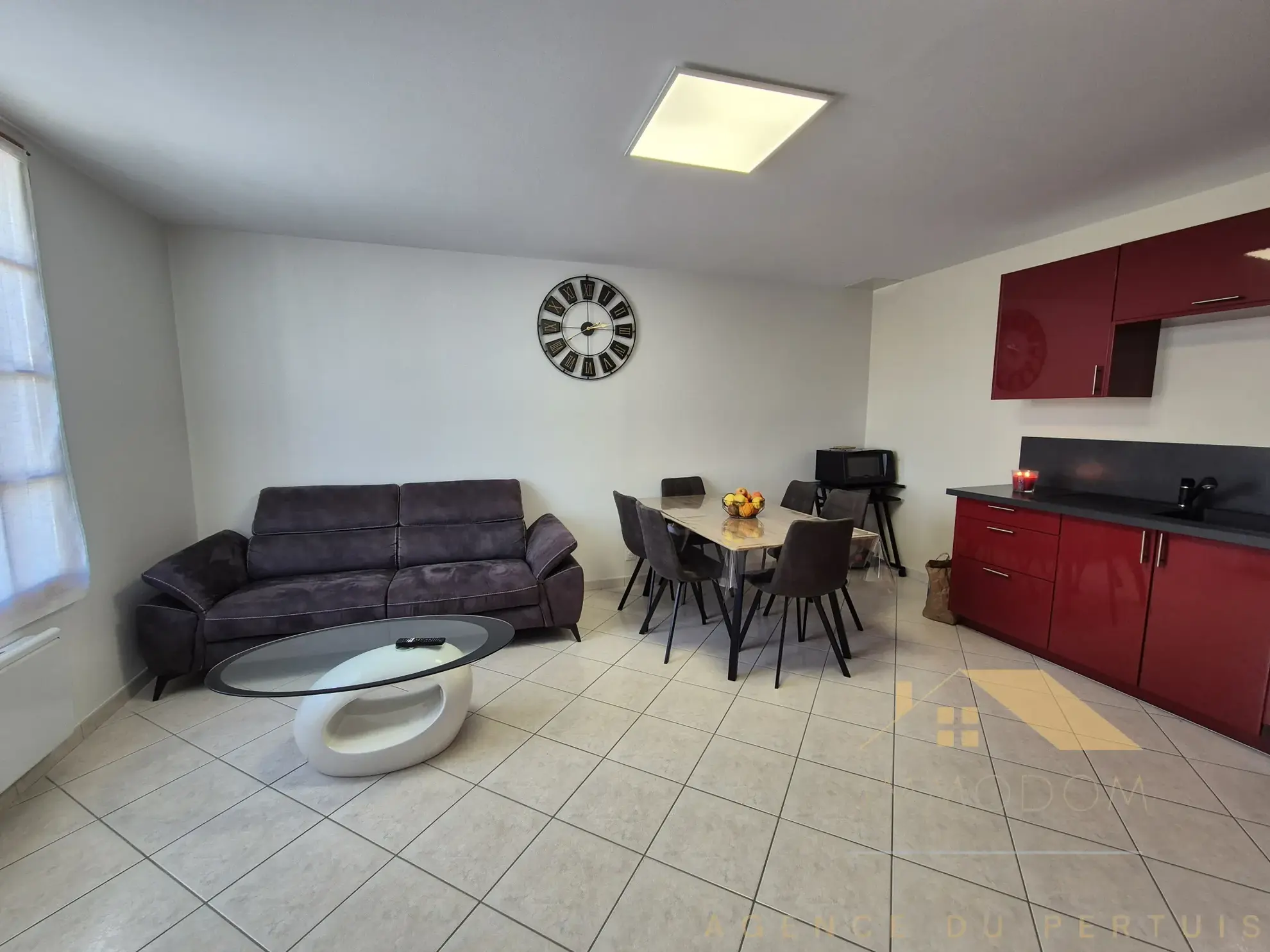 Investissement immobilier à Saint Laurent de la Prée avec deux logements et extérieur 