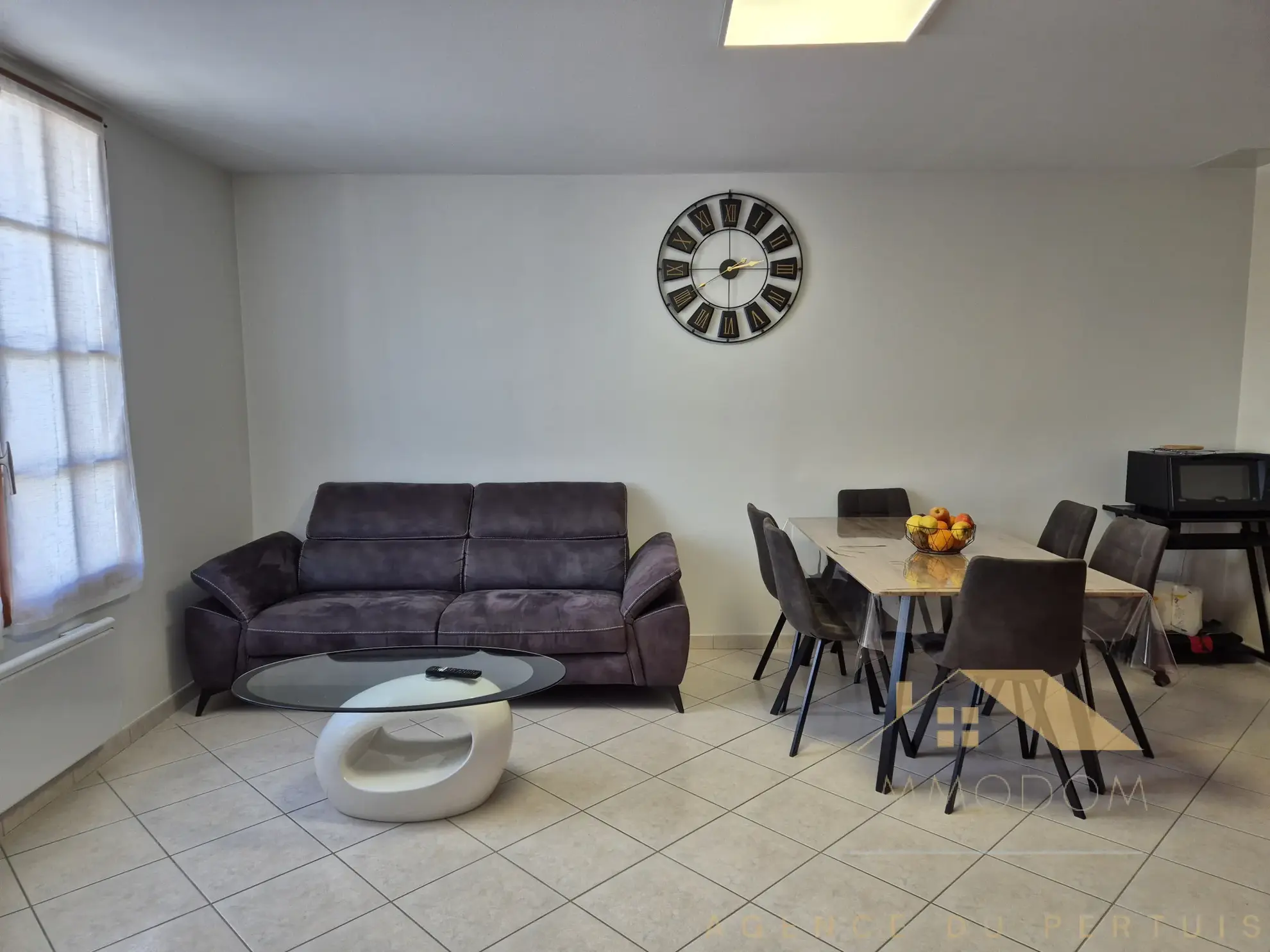 Investissement immobilier à Saint Laurent de la Prée avec deux logements et extérieur 