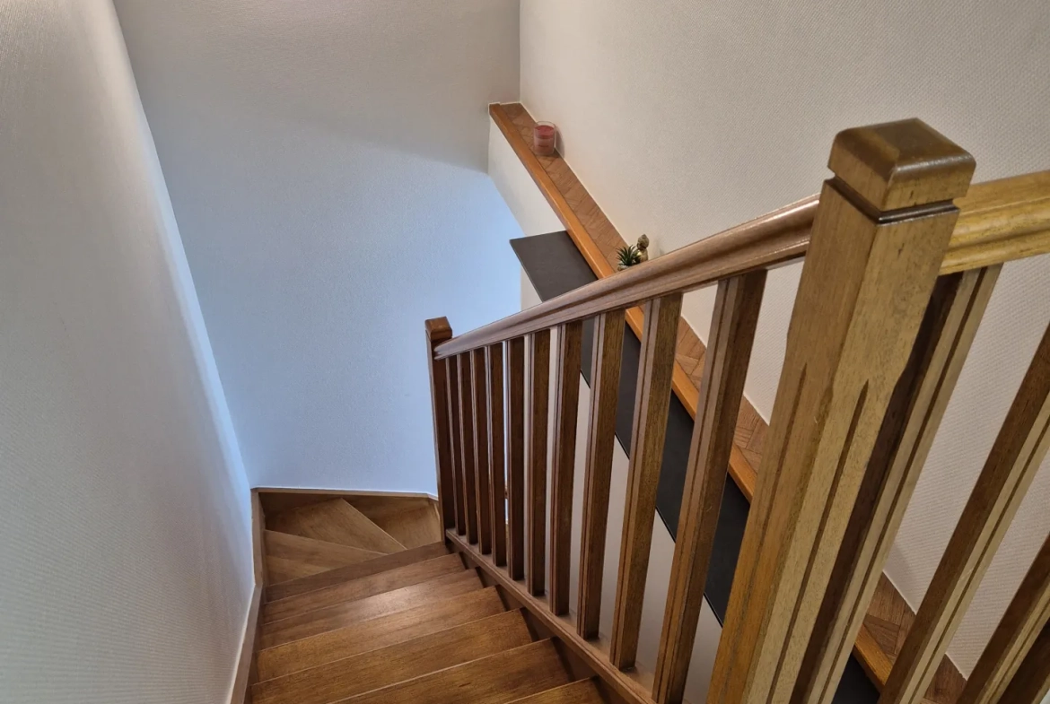 Investissement immobilier à Saint Laurent de la Prée avec deux logements et extérieur 