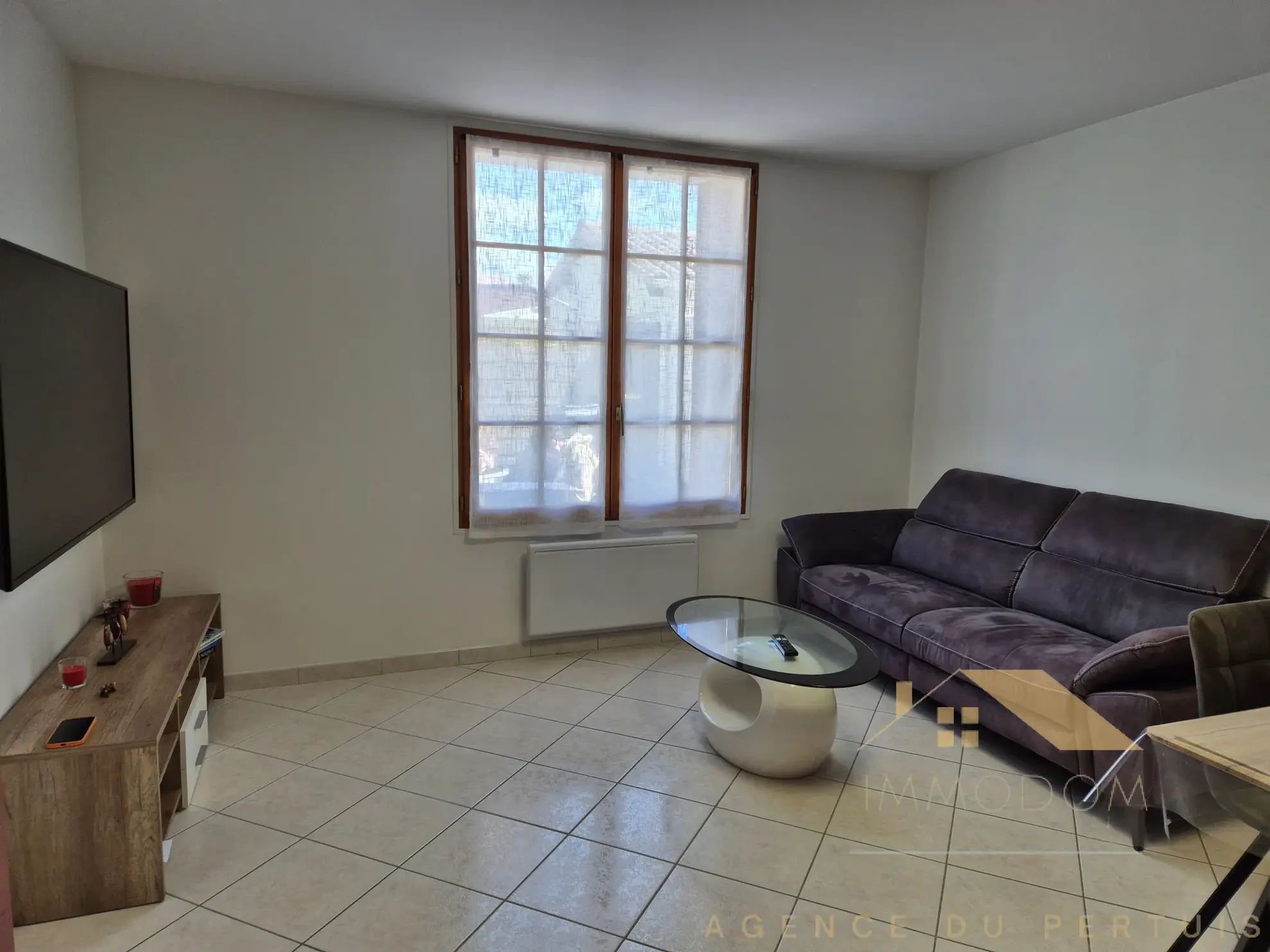 Investissement immobilier à Saint Laurent de la Prée avec deux logements et extérieur 