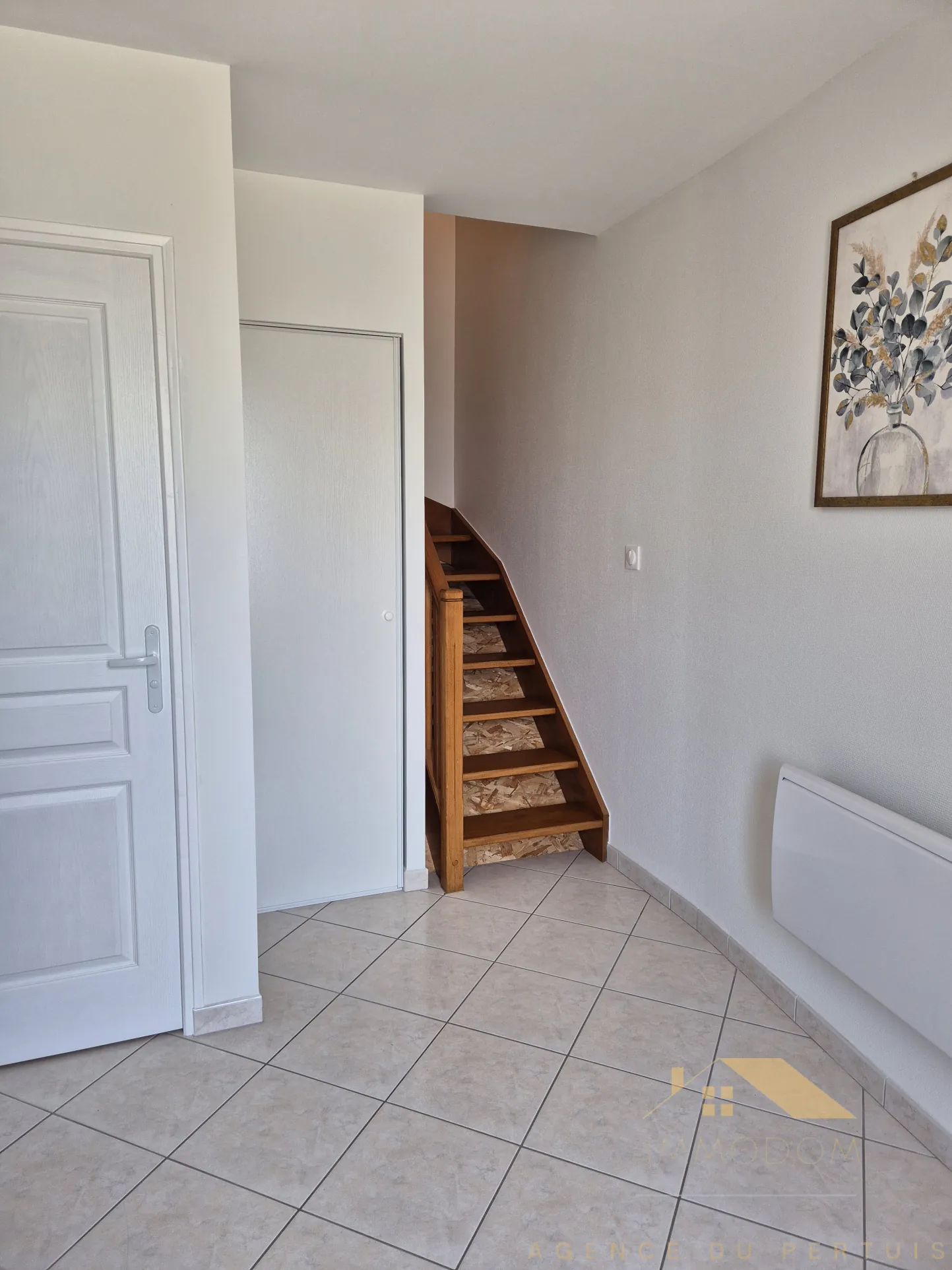 Investissement immobilier à Saint Laurent de la Prée avec deux logements et extérieur 