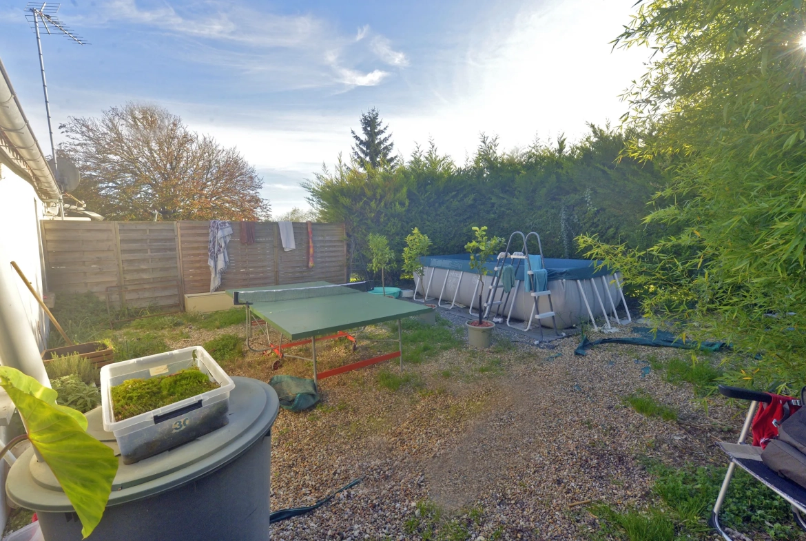 Investissez dans deux maisons locatives à Meschers-sur-Gironde avec terrasse et dépendances 