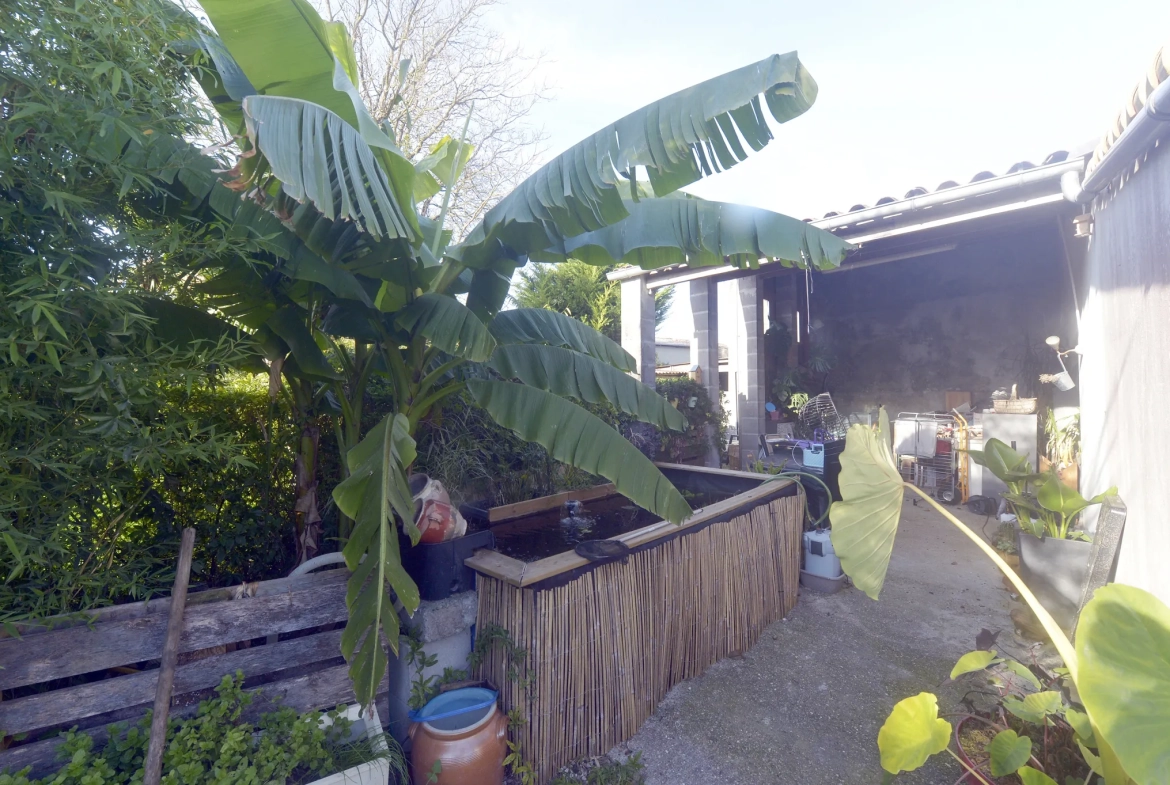 Investissez dans deux maisons locatives à Meschers-sur-Gironde avec terrasse et dépendances 