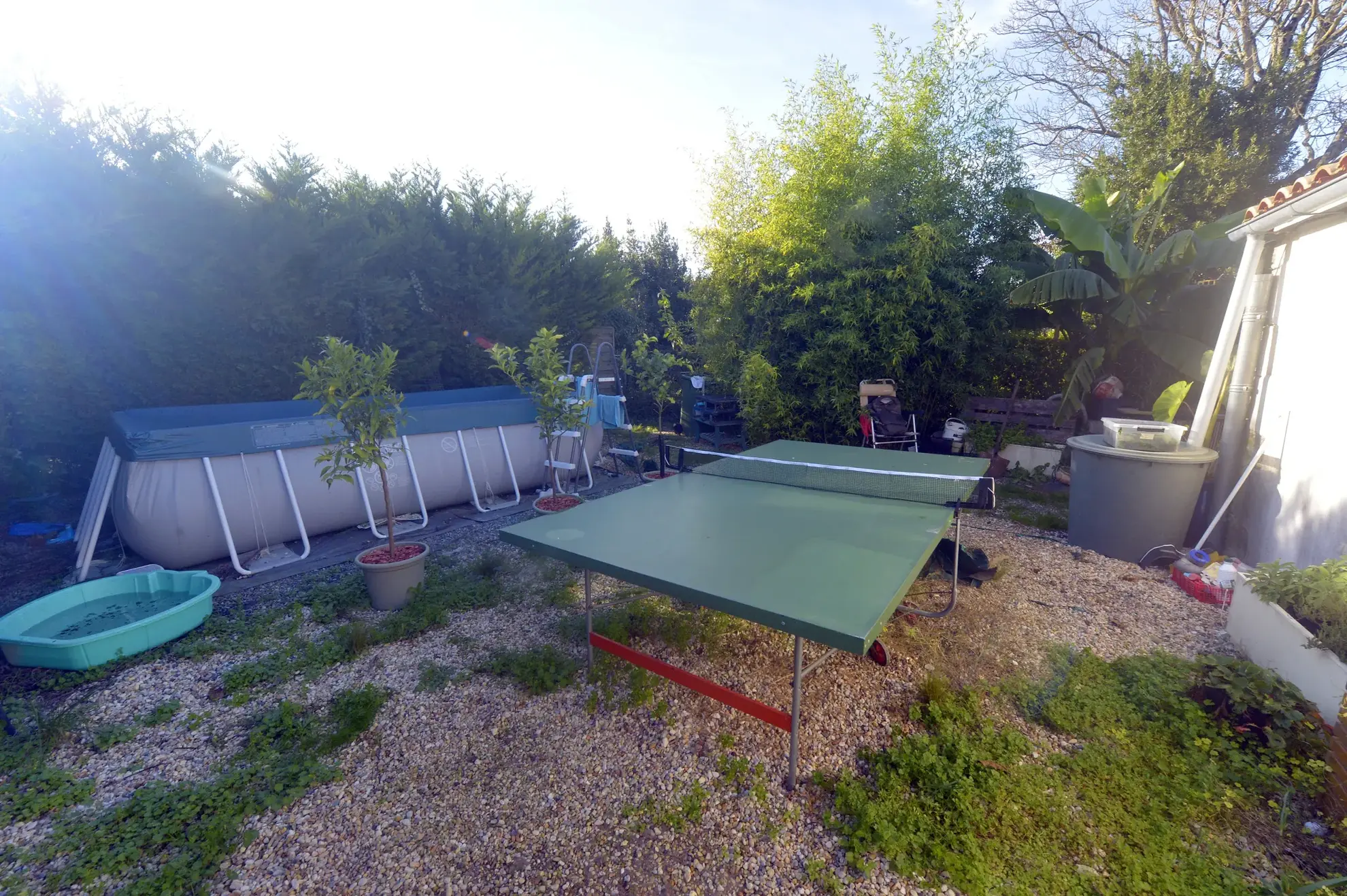 Investissez dans deux maisons locatives à Meschers-sur-Gironde avec terrasse et dépendances 