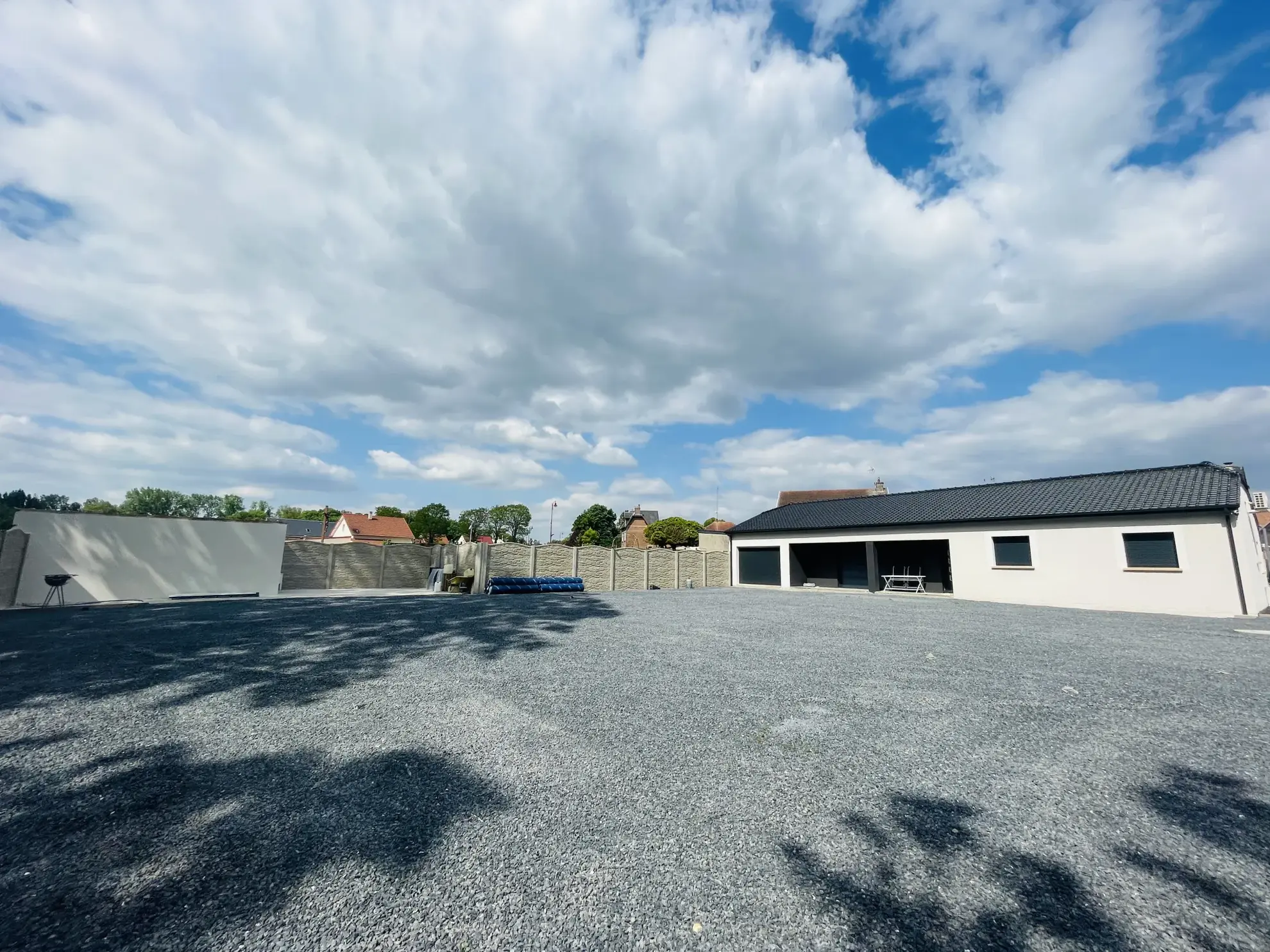 Maison neuve de plain-pied avec garage et annexe à Grugies 