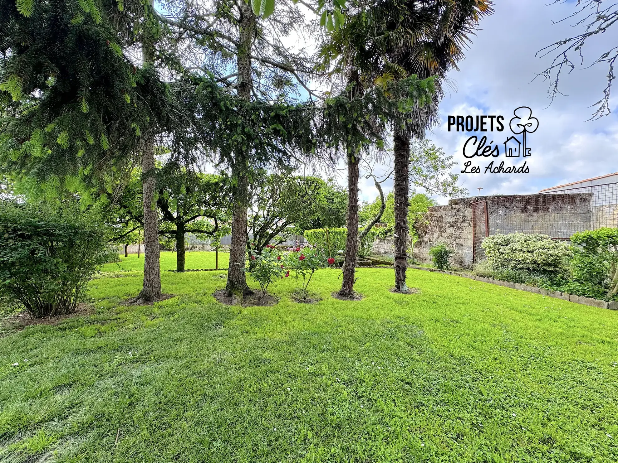 Charmante maison à rénover avec 3 chambres et grand jardin à Les Achards 