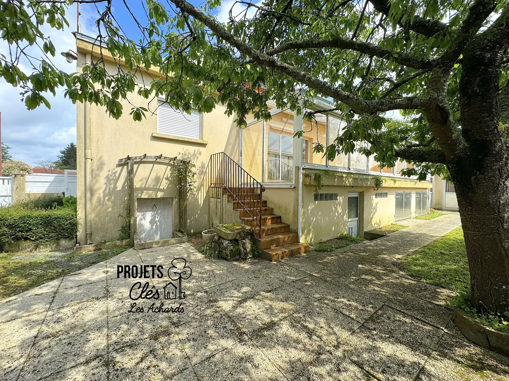 Charmante maison à rénover avec 3 chambres et grand jardin à Les Achards 