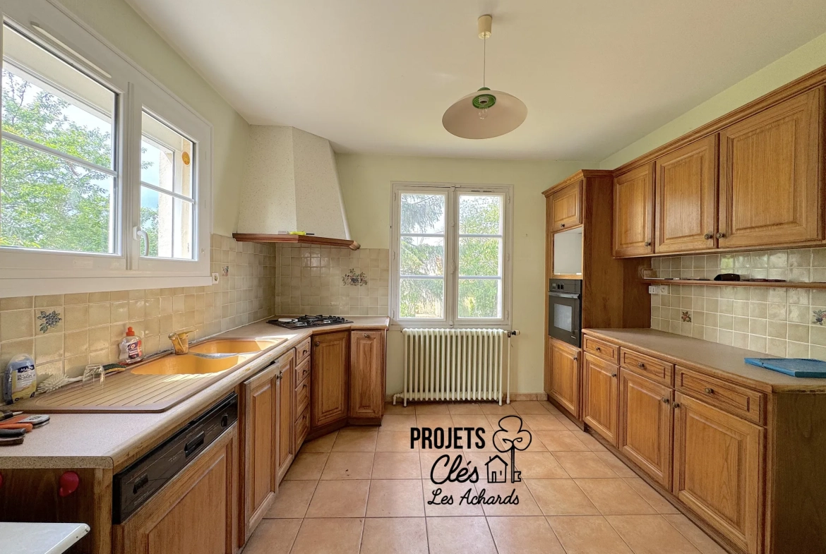 Charmante maison à rénover avec 3 chambres et grand jardin à Les Achards 