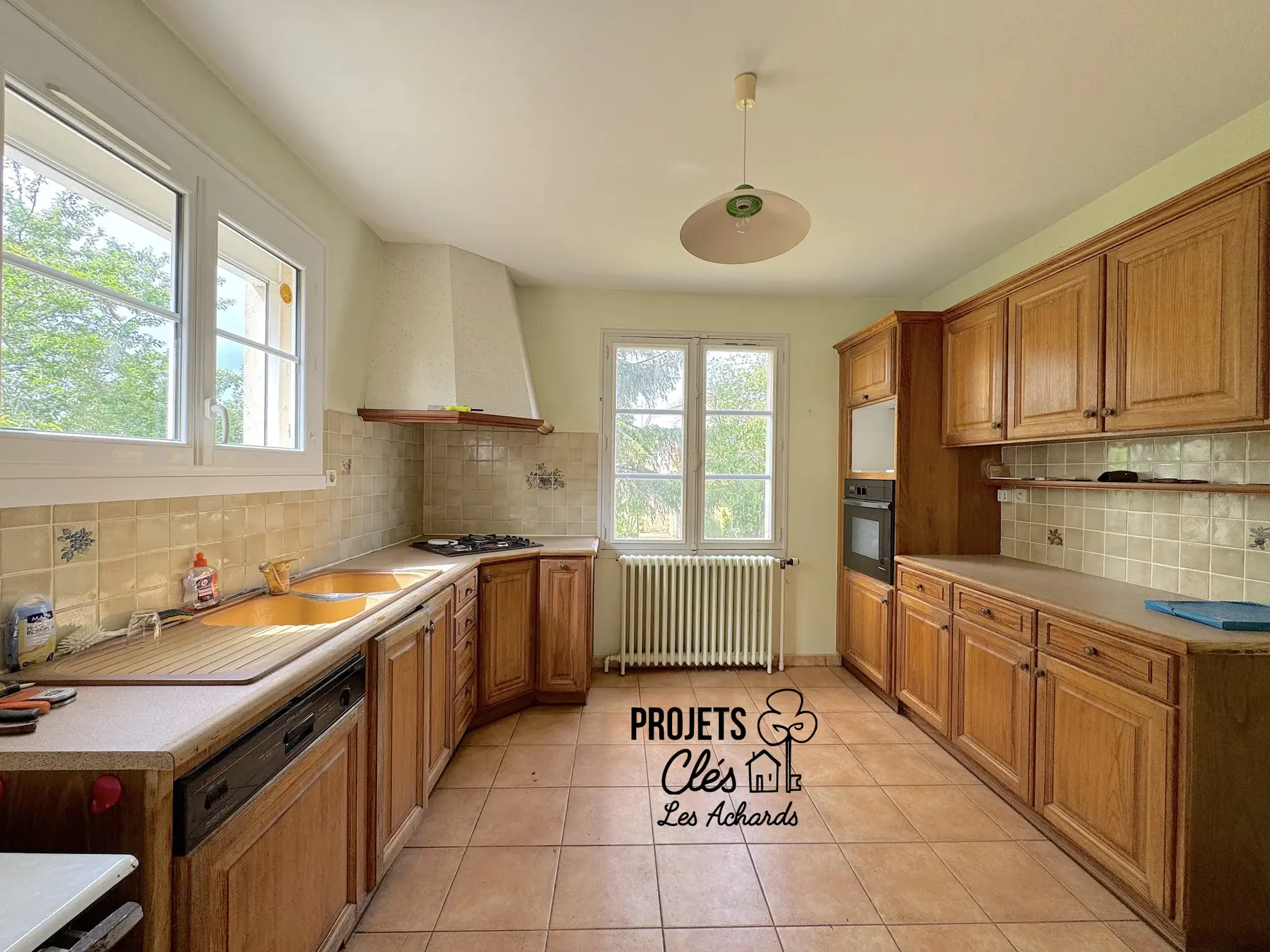 Charmante maison à rénover avec 3 chambres et grand jardin à Les Achards 