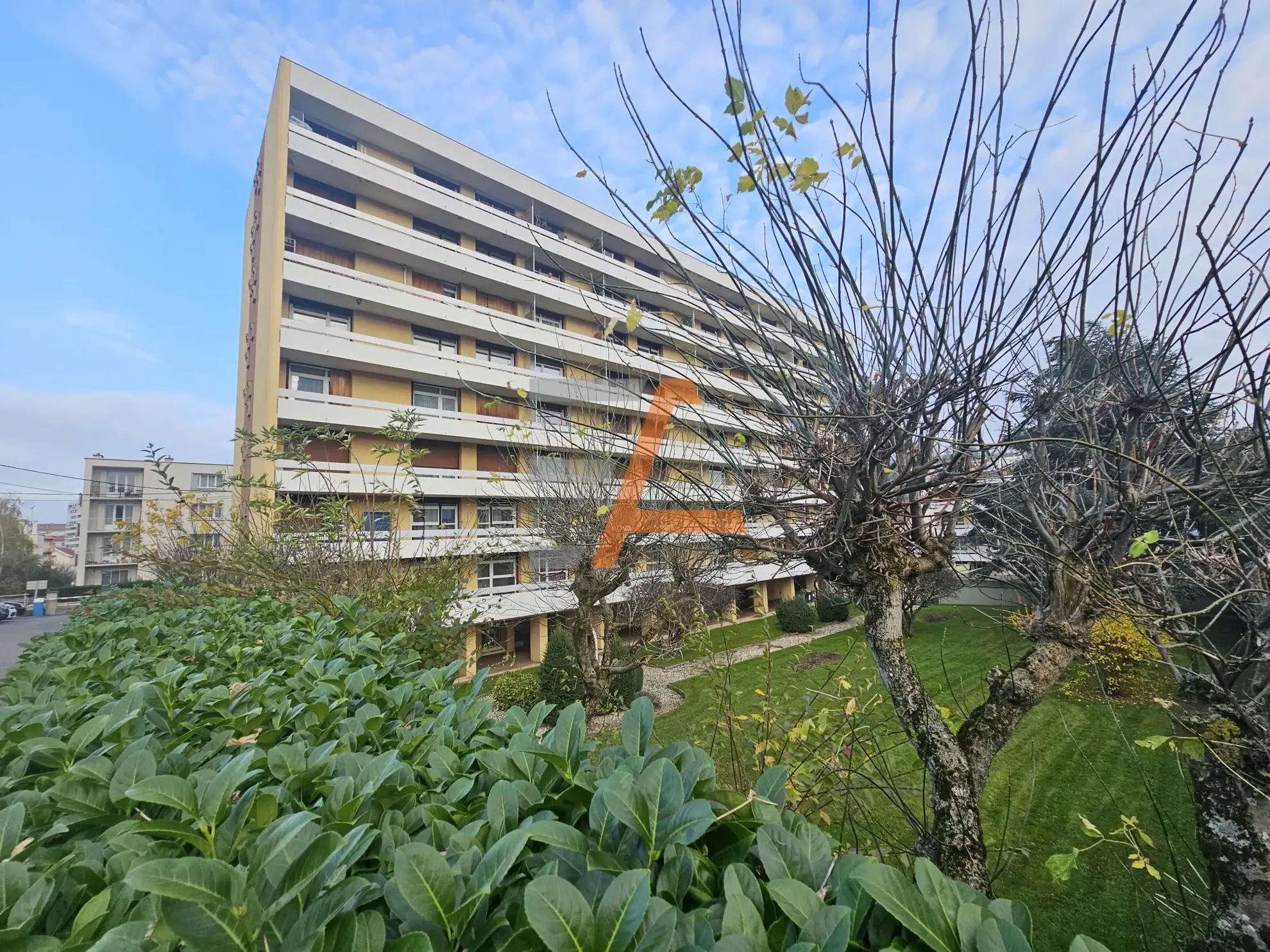 Appartement 39 m² à Villeboeuf avec balcon, parking et vue panoramique 