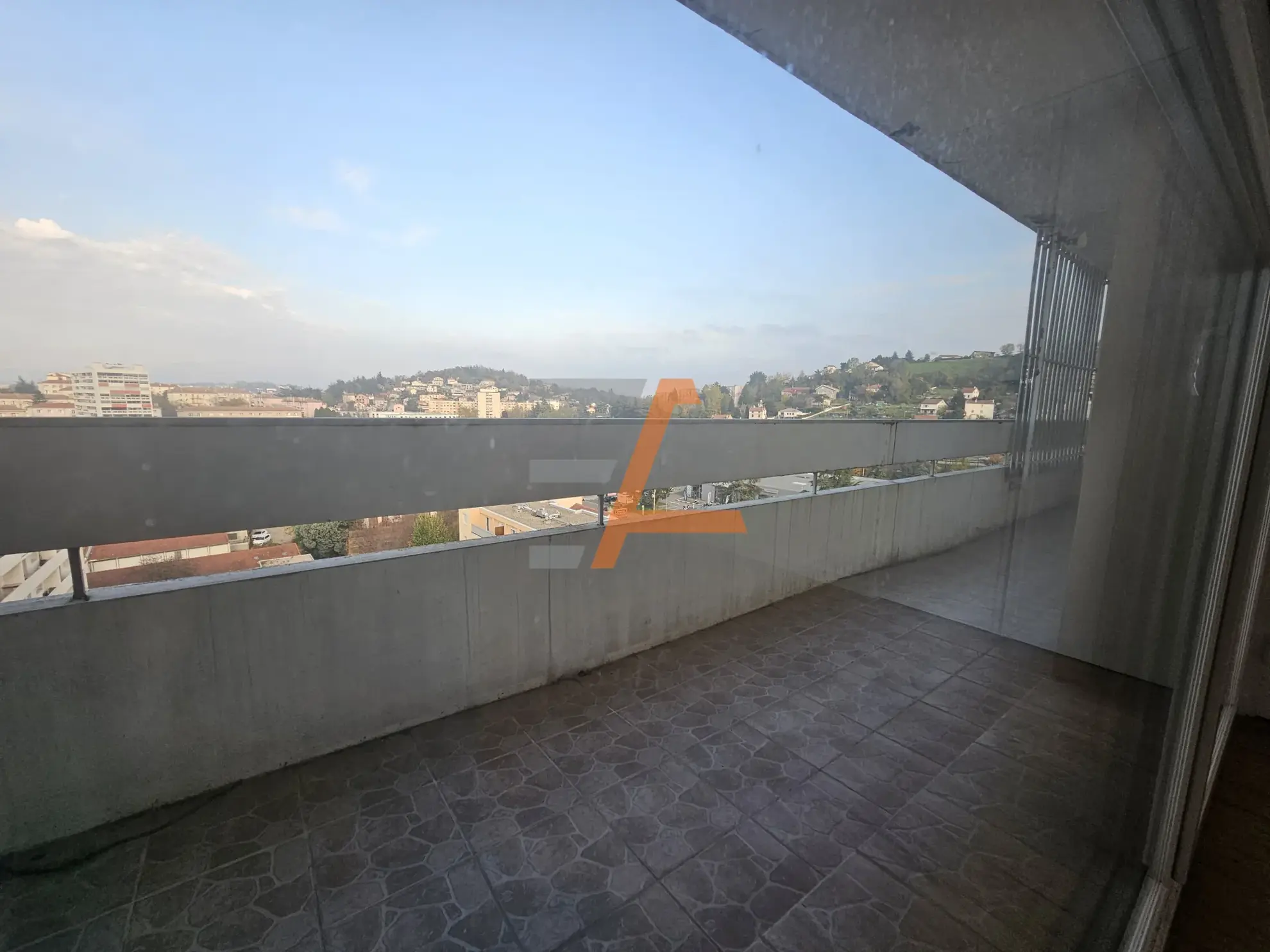 Appartement 39 m² à Villeboeuf avec balcon, parking et vue panoramique 