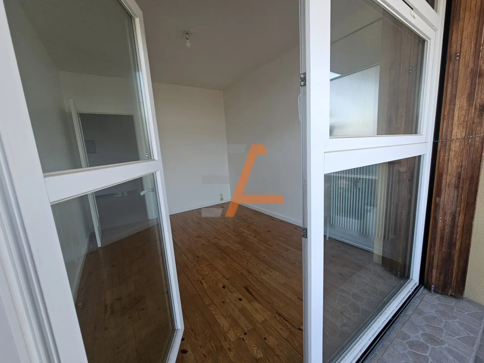 Appartement 39 m² à Villeboeuf avec balcon, parking et vue panoramique 