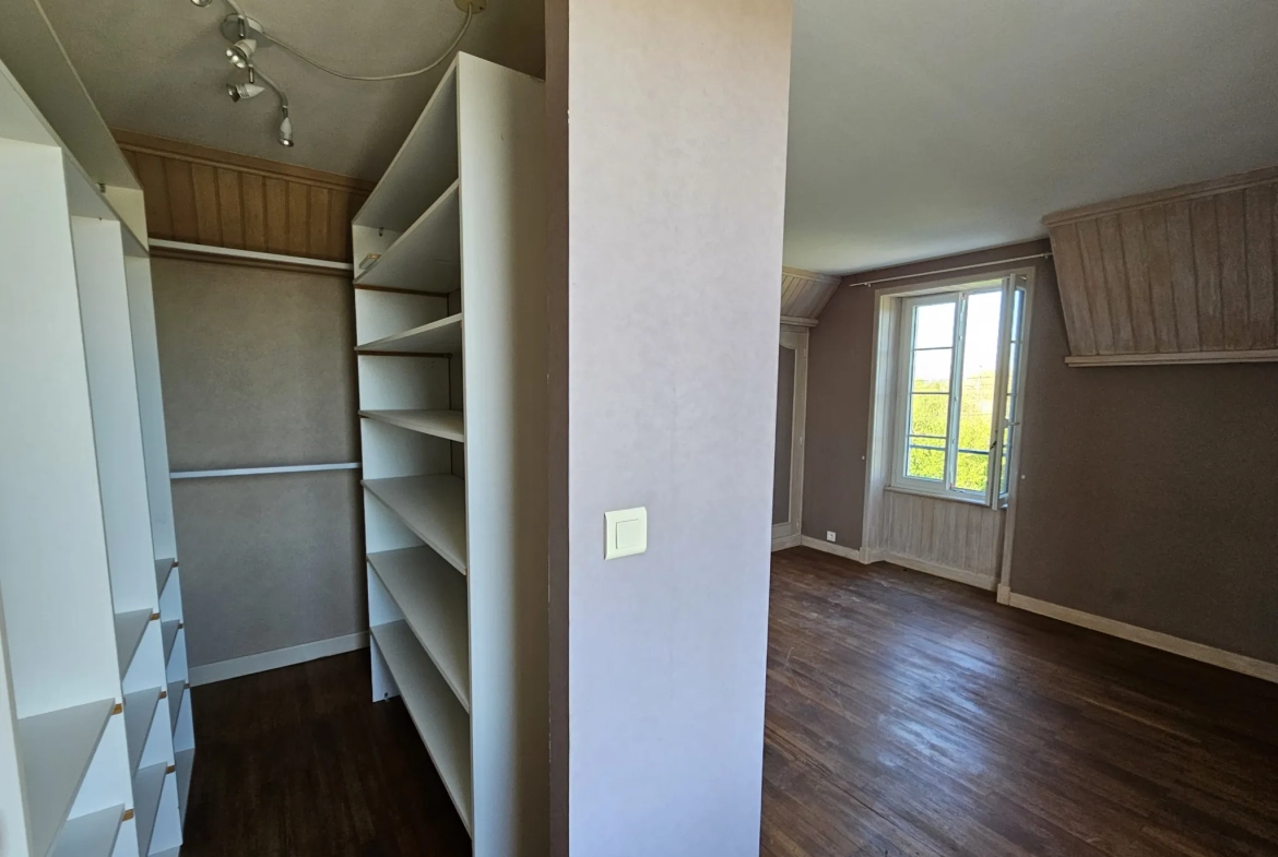 Maison pierre rénovée avec jardin et garage à St Hilaire la Palud 