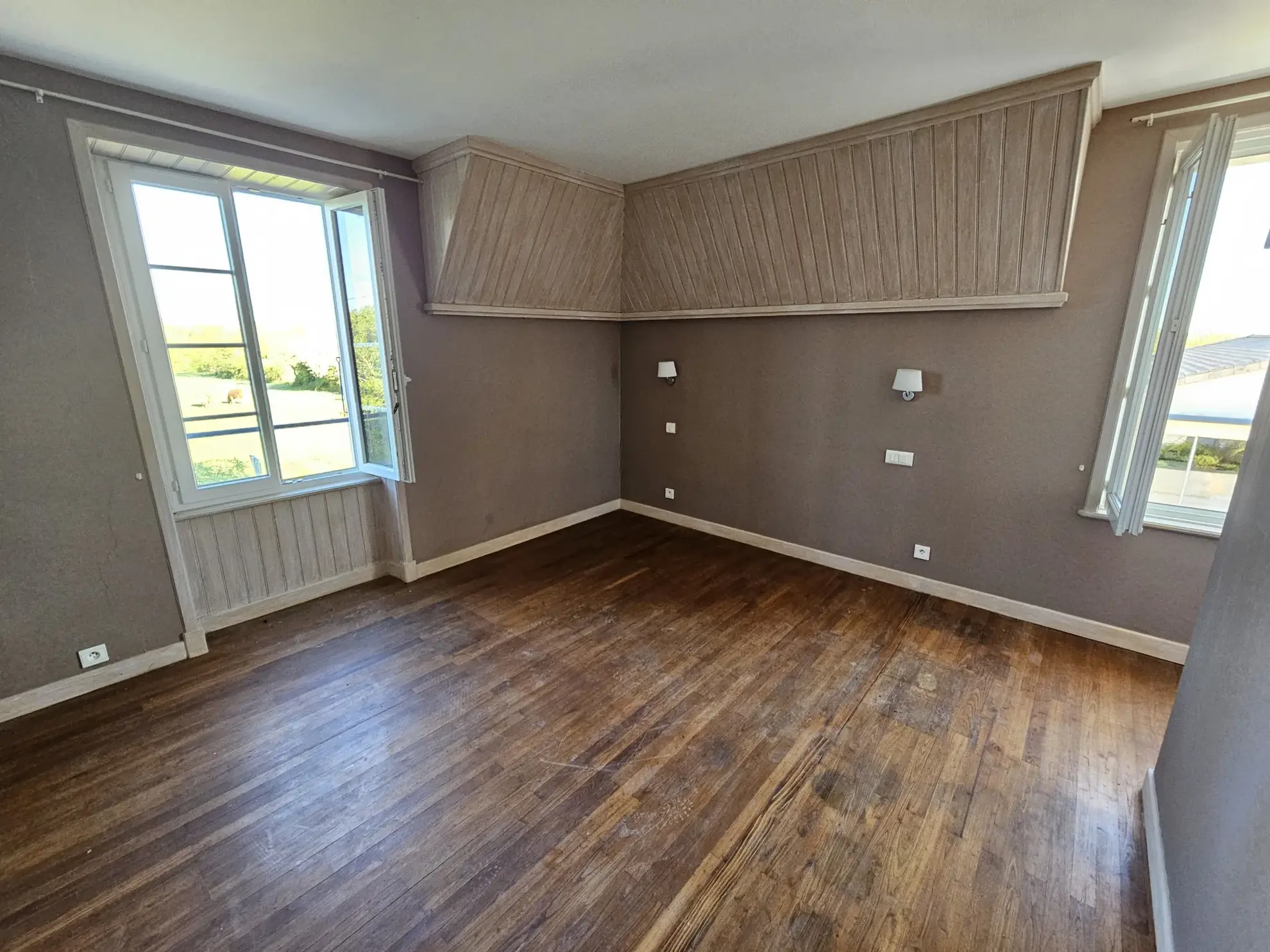 Maison pierre rénovée avec jardin et garage à St Hilaire la Palud 