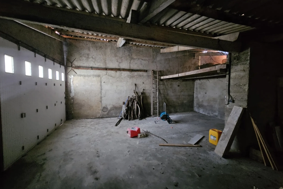 Maison pierre rénovée avec jardin et garage à St Hilaire la Palud 