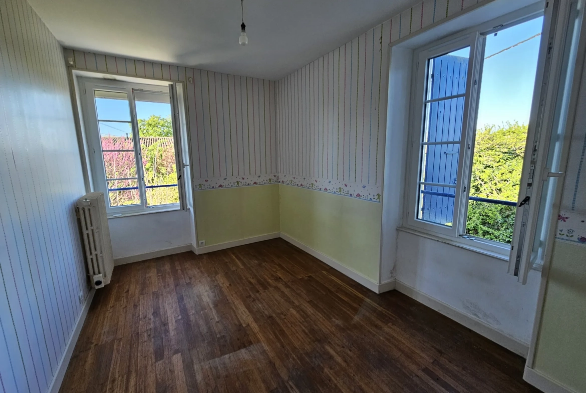 Maison pierre rénovée avec jardin et garage à St Hilaire la Palud 