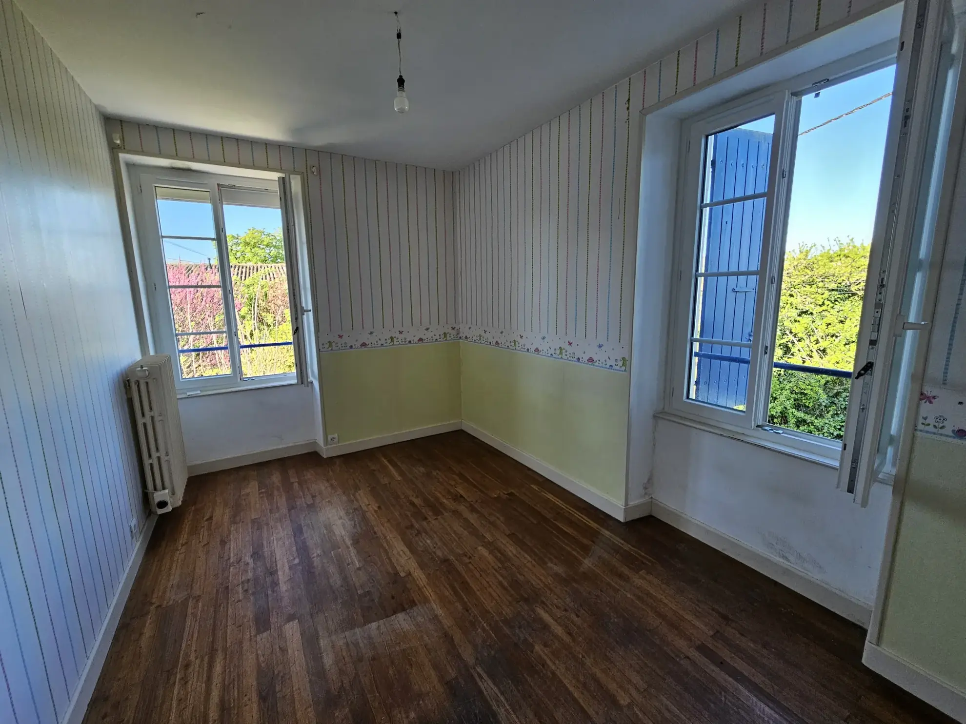 Maison pierre rénovée avec jardin et garage à St Hilaire la Palud 