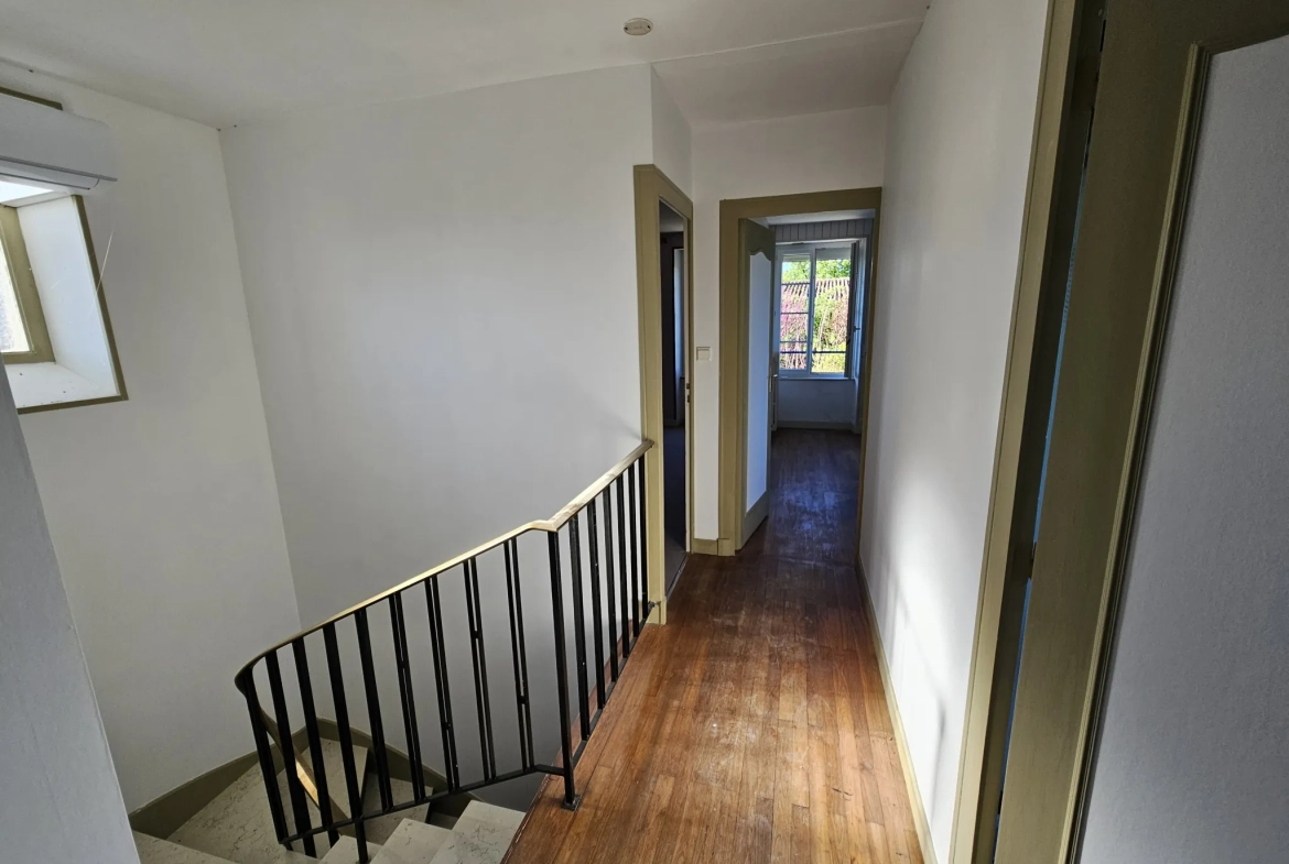 Maison pierre rénovée avec jardin et garage à St Hilaire la Palud 