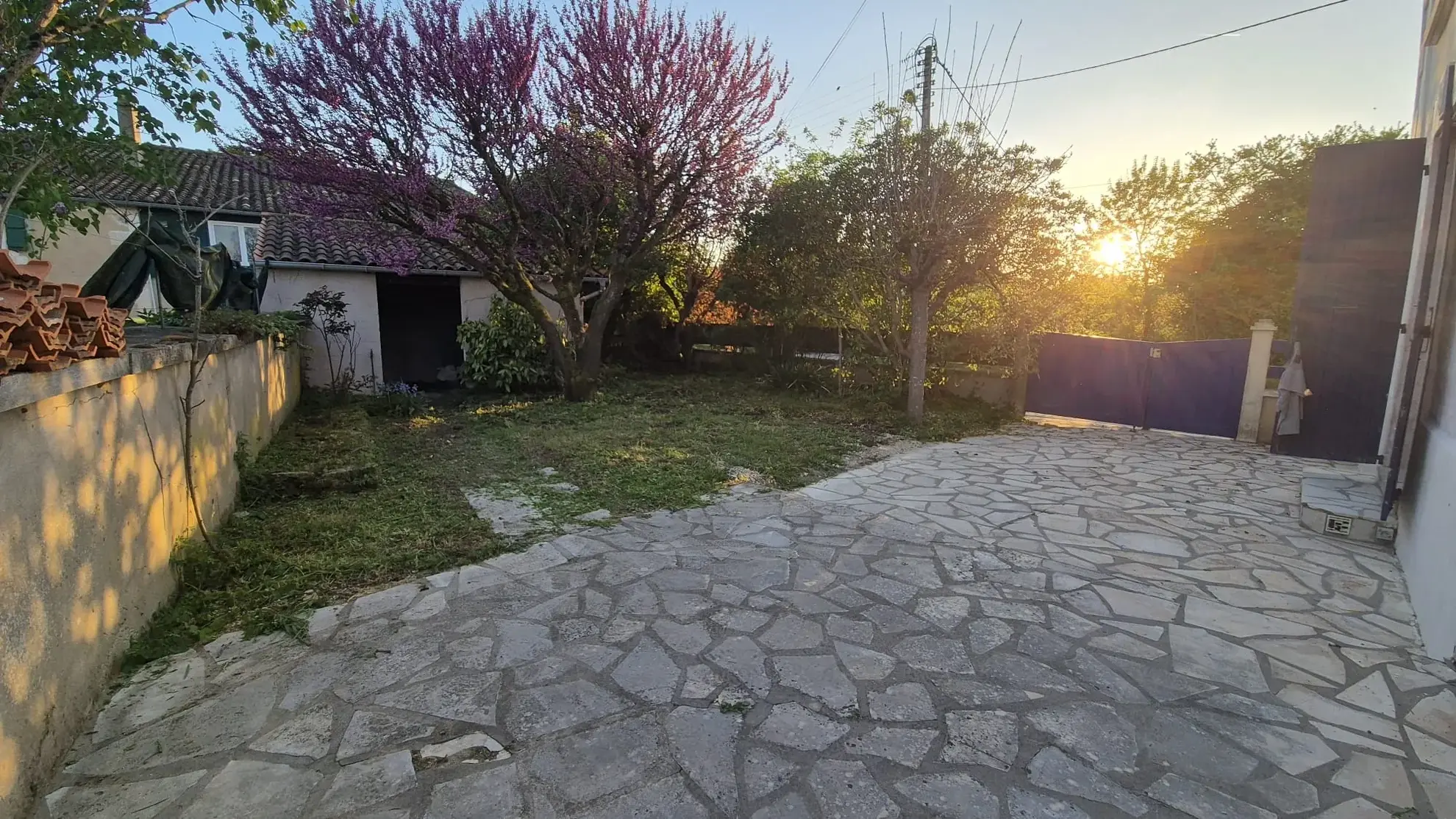 Maison pierre rénovée avec jardin et garage à St Hilaire la Palud 